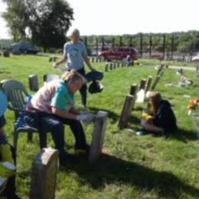Cleaning Civil War Veterans Gravestones at Oak Hill Cemetery